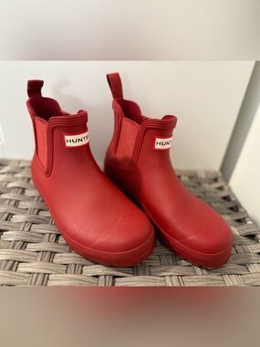 Hunter Chelsea Rain Boots in Red - Size 6